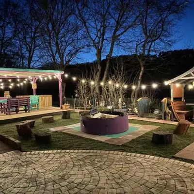 Relaxing 5-star farm stay sleeps 20 with spa!