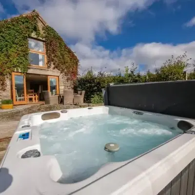 The Barn on Loch Tay - Hot Tub