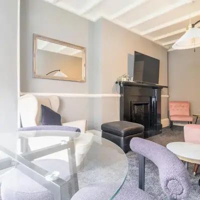 Pass the Keys Cosy in Fabulous West End