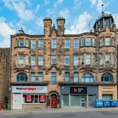 Modern 3-Bed Flat Prime Falkirk Location