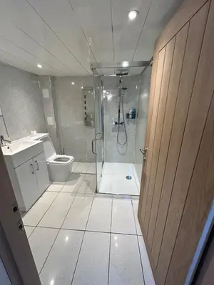a bathroom with a shower and a toilet at Fantastic 1 Bed in Heart of Edinburgh in Edinburgh