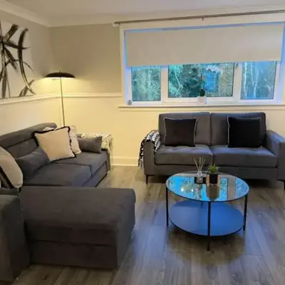 Modern 2BR Sleeps 4 Central Scotland with Parking