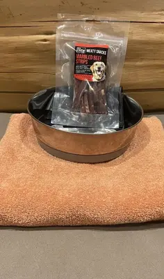 a plastic container sitting on top of a rug at Woodcock Lodge in Kilmichael Glassary