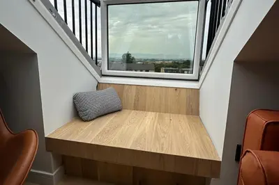 a window seat in a small room with a window at 2-Bed - Sleeps 6 - Pet Friendly with Free Parking in Falkirk