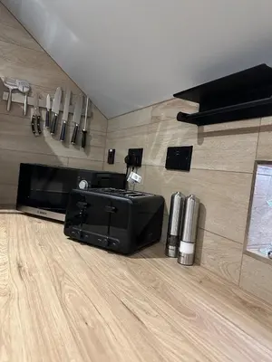 a room with a flat screen tv and a tv at 2-Bed - Sleeps 6 - Pet Friendly with Free Parking in Falkirk