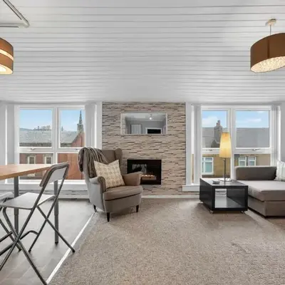 Coastal Charm: Modern Retreat by Seafront