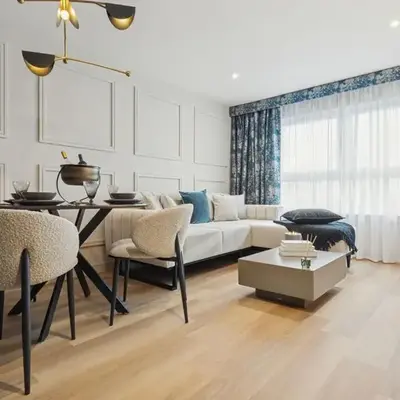 2BR West End Apartment Near Botanic Gardens