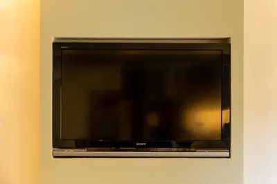 a flat screen tv hanging on a wall at FREE parking, LARGE House for Contractors & Families, Sleeps 5, 4 miles to BLACKPOOL in Moffat