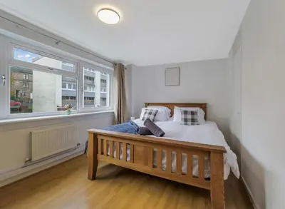 a bedroom with a large bed and a window at Free Parking - 3 Bedrooms - Sleeps 7 - Airport in Paisley