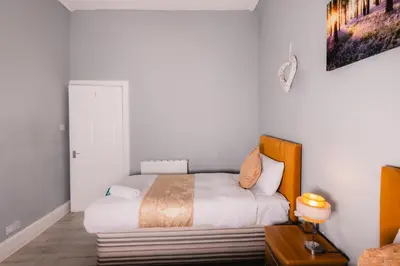 a bedroom with a bed in a room at Central Apartment by the Meadows 9 in Edinburgh