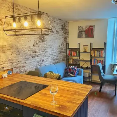 Two-bedroom city retreat close to top sites