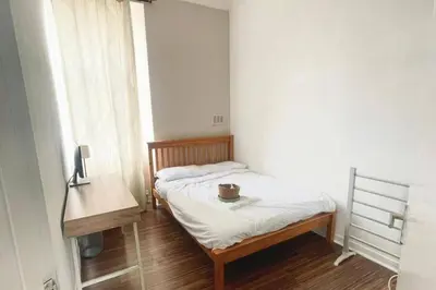 a small bedroom with a bed and a table at West-End 2 Bed Flat Entire Place w Free Parking in Glasgow