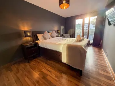 a bedroom with a large bed and a window at Riverside 1bd - Balcony & Parking Hydro SECC in Glasgow