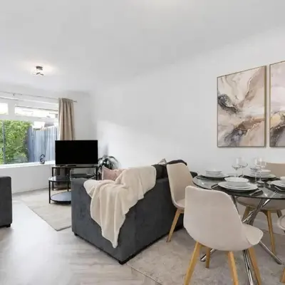 Stylish 4Bed Home Free Parking 20 Min to Edinburgh