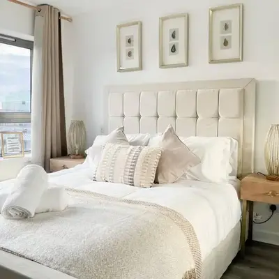 Stunning River View City Centre Apartment