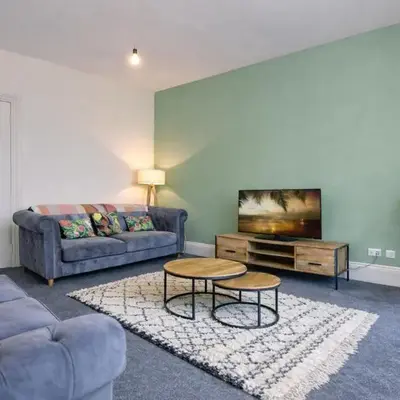 Group Stay 4BR Sleeps 11 Spacious with Parking