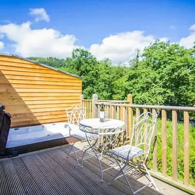 Garth Cottage - Riverside with Private Hot Tub