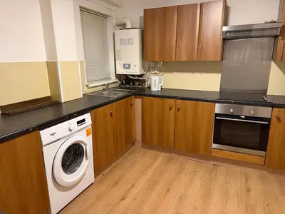 a kitchen with a washer and a dishwasher at Acorn Spacious Stay Glasgow in Glasgow
