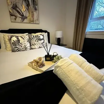 Modern 2 Bedroom Ground Floor Apartment near city centre