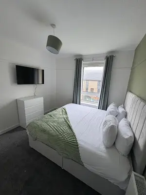 a bedroom with a large white bed with a window at Home in Glasgow3BR -Ziplinks - Sleeps 6 G51 in Glasgow