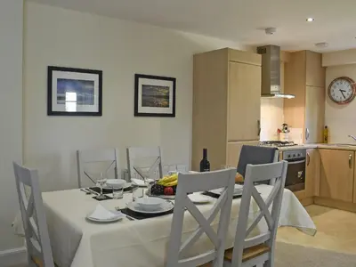 a kitchen and dining room with a table and chairs at Casa Duran in Killin