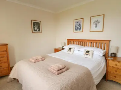 a bedroom with two beds with pink towels on them at Drover's Way in Newyork