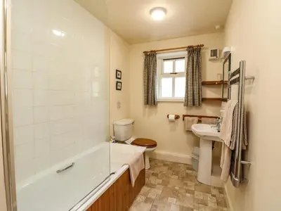 a bathroom with a tub and a toilet and a sink at Darach in Lunga