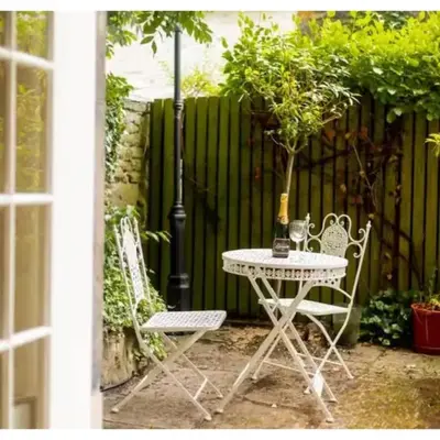 JOIVY Boutique Apt with Patio in New Town