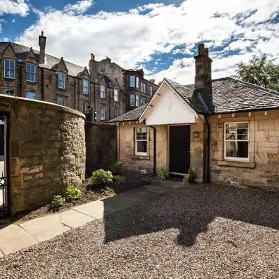 Trinity Lodge - Home with Private Garden and Parking