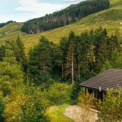 Gamekeeper Lodge loch and mountain view free wifi
