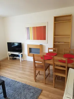 a living room with a table and chairs and a television at Livingston Business and Contractor Apartment in Livingston