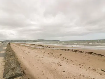 a sandy beach with the ocean in the background at Ayr Holiday Apartment Donnini Court in Ayr