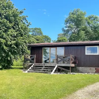 Clamshell Lodge