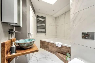 a bathroom with a bowl sink and a tub at GuestReady - Spacious and Beautiful 2BR Flat in Morningside in Edinburgh