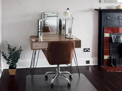 a desk with a mirror and a chair in a room at Beautiful, traditional 2 bed flat w free parking - Pass the Keys in Glasgow