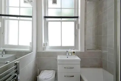 Gallery image of Beautiful Scandi-Inspired one bed in Stockbridge in Edinburgh