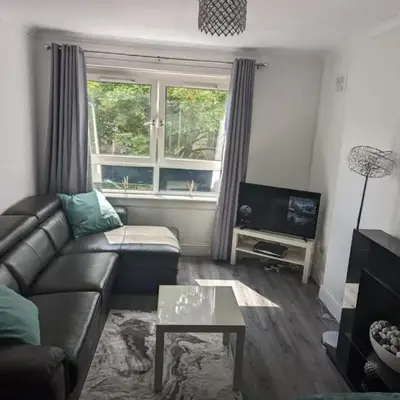 Central 1-Bed Apt Sleeps 4 5 mins to Station