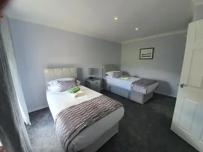 a bedroom with two beds in a room at PREMIER - Kenilworth House in Holytown