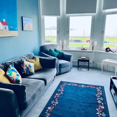 Seaview one bedroom apartment in centre of Largs
