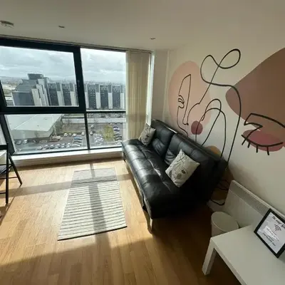 Cosy 1 bed next to SEC