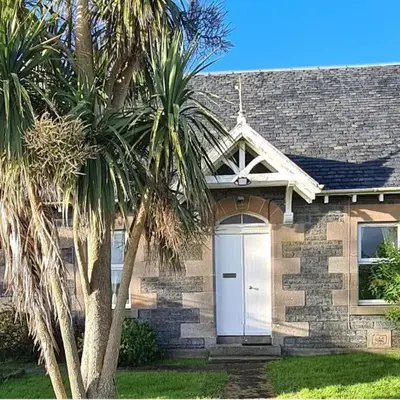 4 Bed Cottage Sleeps 6-Pet-Friendly-Private Garden