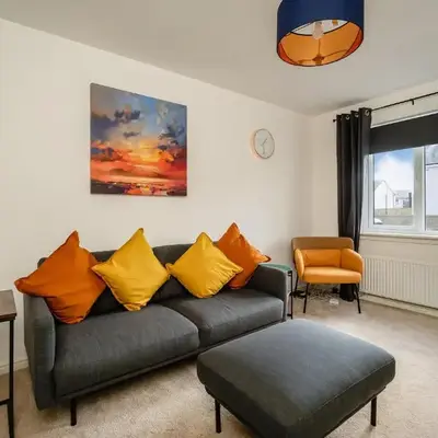 Modern 3-Bed Family Home Near Glasgow Airport