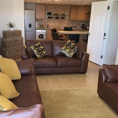 Beautiful 3-Bed Apartment in Gourock
