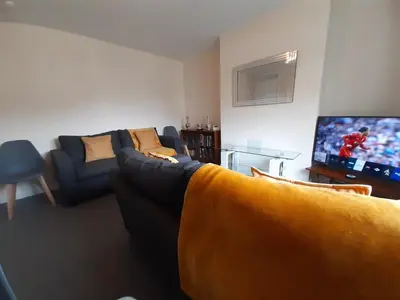 a living room with a couch and a tv at Carvetii - Zelda House - 4 bedroom house, sleeps 8 in Oakley