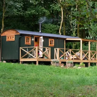 Cosy Cute Cabin with Large Veranda & Outdoor Bath