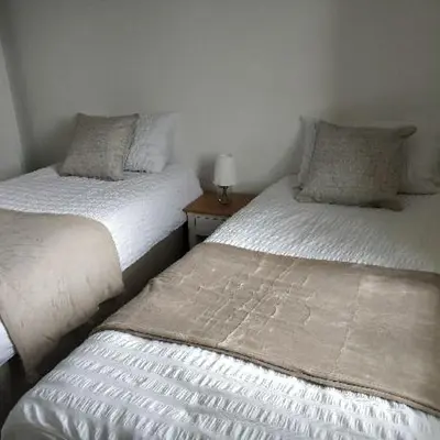 two beds sitting next to each other in a bedroom at Katie's house in Cumbernauld