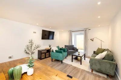 a living room with a couch and two chairs at JOIVY 3BR Flat in Haymarket with Free Parking in Edinburgh