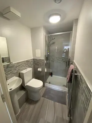 a bathroom with a toilet and a shower and a sink at Fabulous 3 Bedroom Flat in Edinburgh