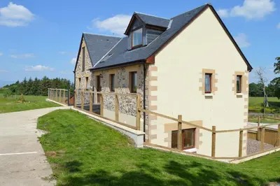 a home under construction with a gambrel roof at The Farmhouse at Williamscraig Holiday Cottages in Linlithgow