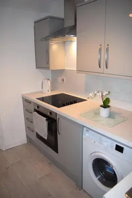 a kitchen with a washer and a washing machine at Kelpies Serviced Apartments- Cromwell Apt in Falkirk